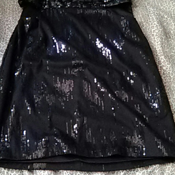 Black dress - Picture 2 of 4